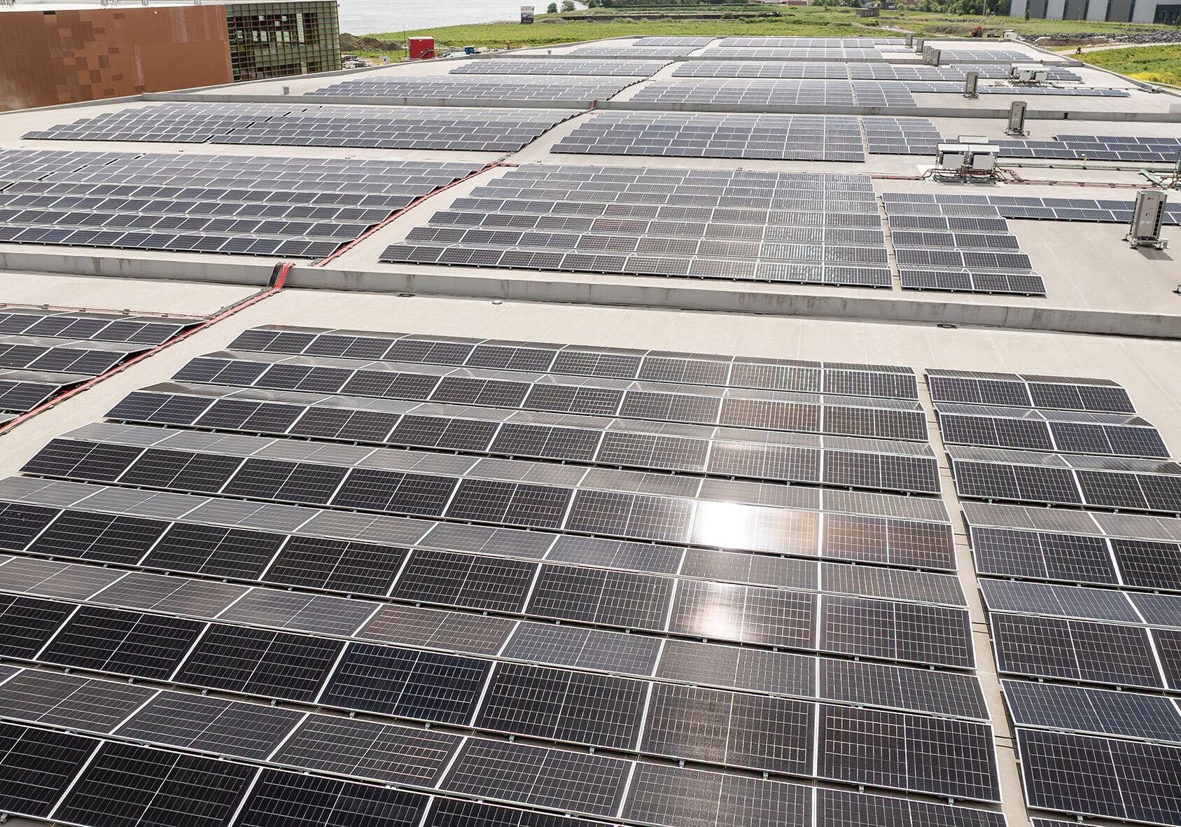 Zidis_GroupSuerickx_Rotterdam_Zonnepanelen_Drone_Foto-7